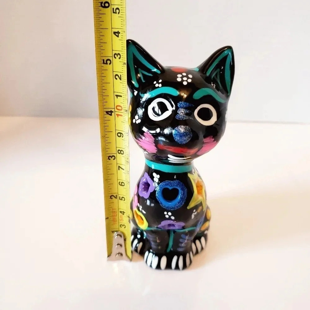 Vintage Multi-colored Handpainted  Folk Art Mexican Cat Figurine. - Picture 6 of 6